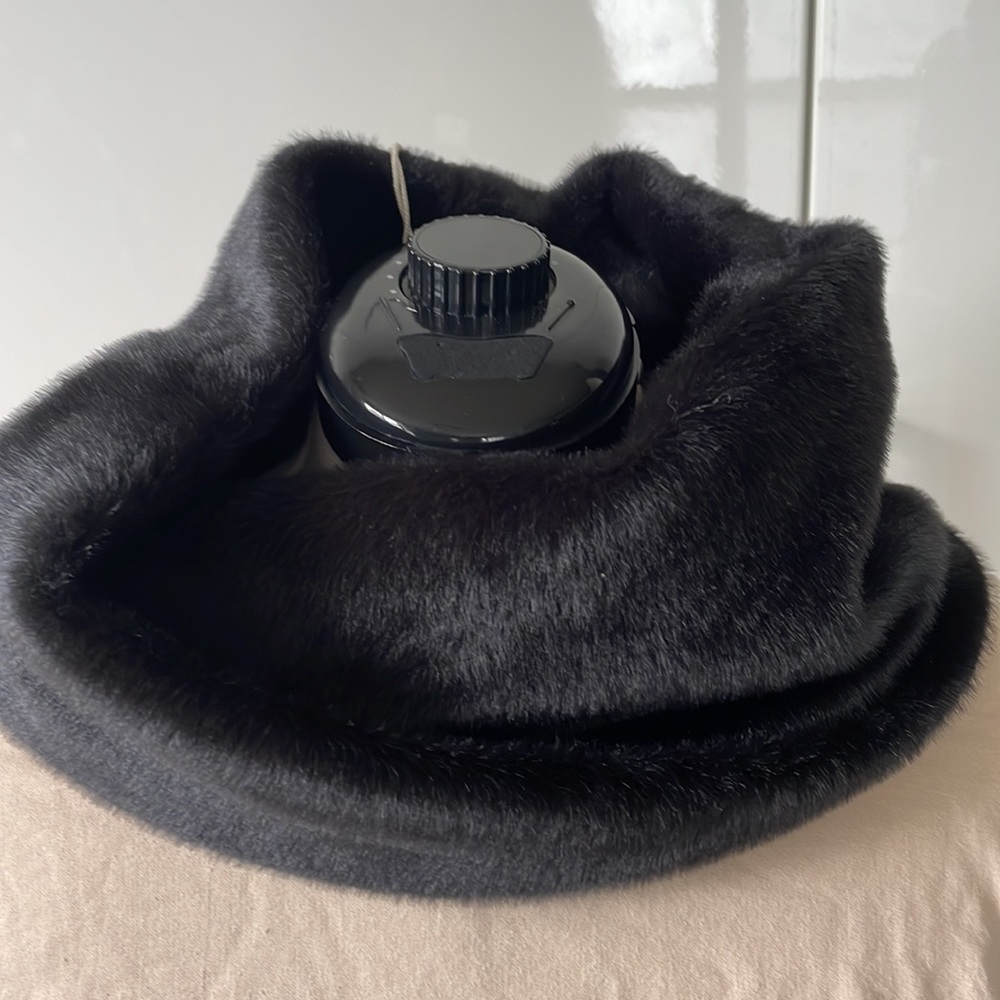 FADIVO New York Infinity Loop Scarf Color-Black Size-One NWT